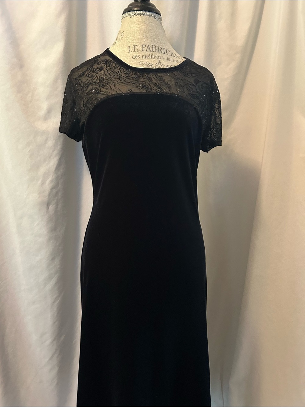 Elegant Black Velvet Midi Dress With Glittery Lace Yoke